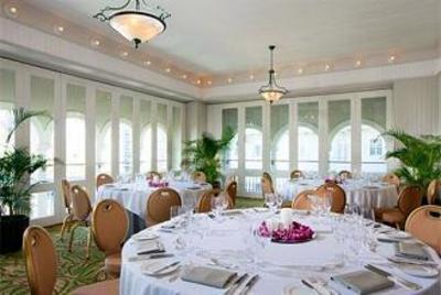 фото отеля Moana Surfrider, A Westin Resort & Spa