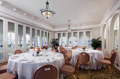 фото отеля Moana Surfrider, A Westin Resort & Spa