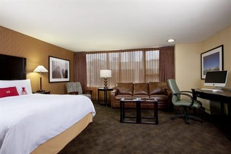 фото отеля Crowne Plaza Chicago Magnificent Mile