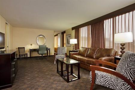 фото отеля Crowne Plaza Chicago Magnificent Mile