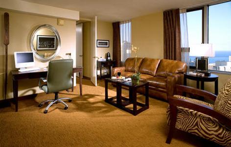 фото отеля Crowne Plaza Chicago Magnificent Mile