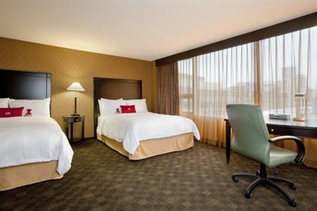 фото отеля Crowne Plaza Chicago Magnificent Mile