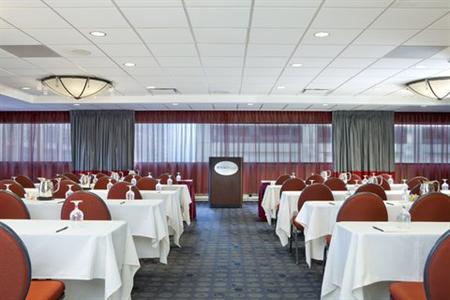 фото отеля Crowne Plaza Chicago Magnificent Mile