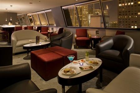 фото отеля Crowne Plaza Chicago Magnificent Mile