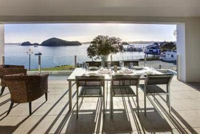 фото отеля The Waterfront Suites