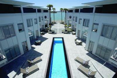 фото отеля The Waterfront Suites