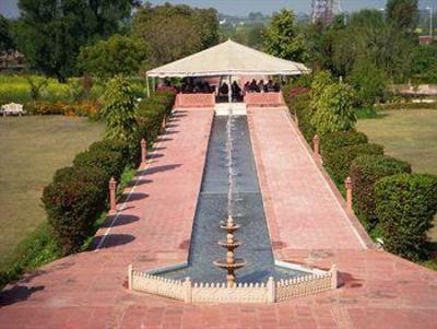 фото отеля Umaid Lake Palace Resort Dausa