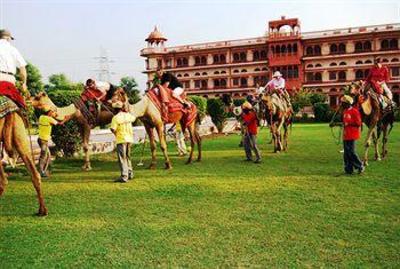 фото отеля Umaid Lake Palace Resort Dausa