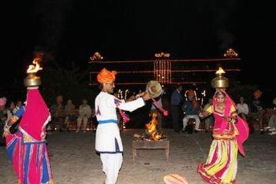 фото отеля Umaid Lake Palace Resort Dausa
