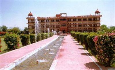 фото отеля Umaid Lake Palace Resort Dausa