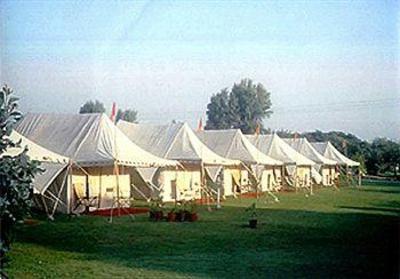 фото отеля Umaid Lake Palace Resort Dausa