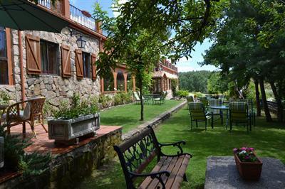фото отеля Hostal Almanzor Navarredonda de Gredos