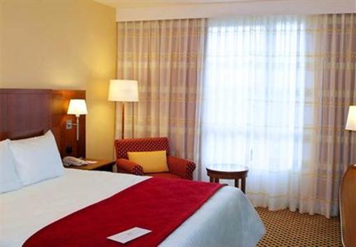 фото отеля Courtyard by Marriott Paris La Defense West Colombes