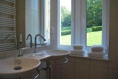 фото отеля Hotel De La Vallee Heureuse Domaine Du Moulin Poligny