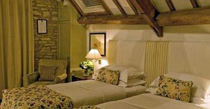 фото отеля Macdonald Bear Hotel