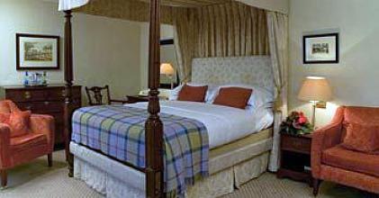 фото отеля Macdonald Bear Hotel