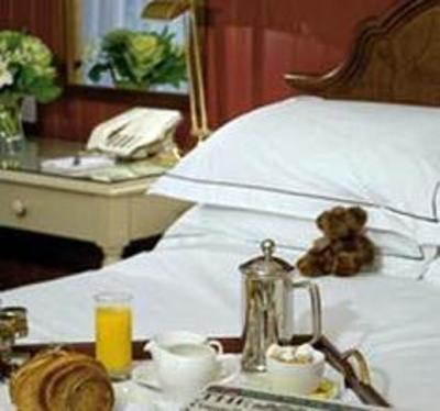фото отеля Macdonald Bear Hotel