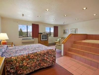 фото отеля Super 8 Salmon Arm