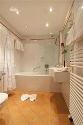 фото отеля Hotel Rheinischer Hof Garmisch-Partenkirchen