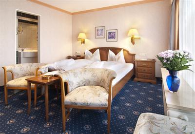 фото отеля Hotel Rheinischer Hof Garmisch-Partenkirchen