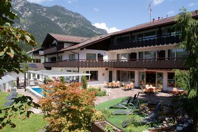 фото отеля Hotel Rheinischer Hof Garmisch-Partenkirchen