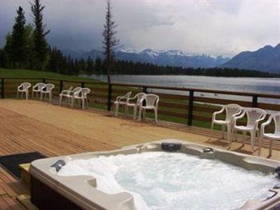 фото отеля Nakoda On the Lake Lodge Morley (Canada)