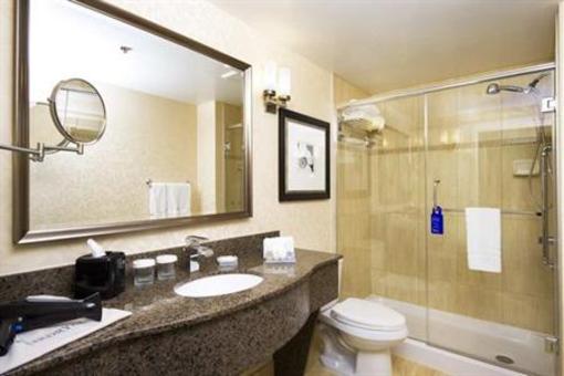 фото отеля Hilton Garden Inn Montreal Centre-ville