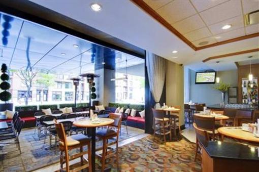 фото отеля Hilton Garden Inn Montreal Centre-ville