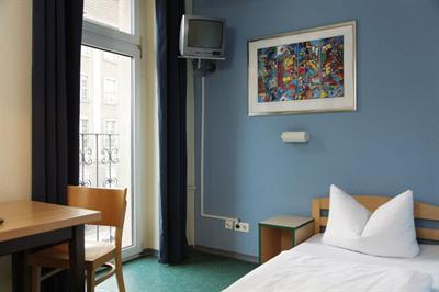 фото отеля Aletto Jugendhotel Schoneberg Berlin