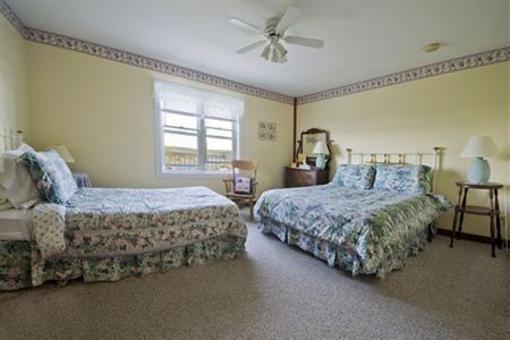 фото отеля Bayview Pines Country Inn Mahone Bay