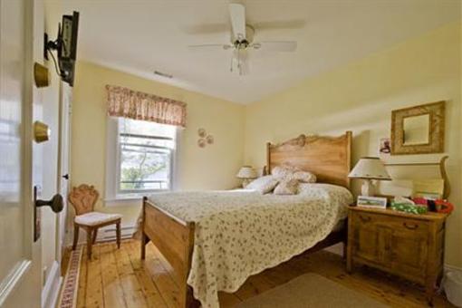 фото отеля Bayview Pines Country Inn Mahone Bay