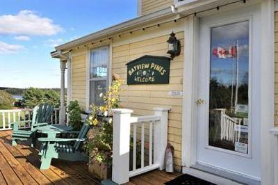 фото отеля Bayview Pines Country Inn Mahone Bay