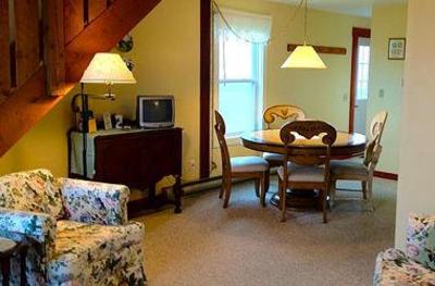 фото отеля Bayview Pines Country Inn Mahone Bay