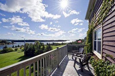 фото отеля Bayview Pines Country Inn Mahone Bay