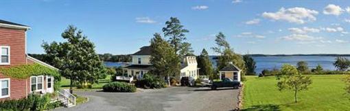 фото отеля Bayview Pines Country Inn Mahone Bay