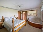 фото отеля Bayview Pines Country Inn Mahone Bay