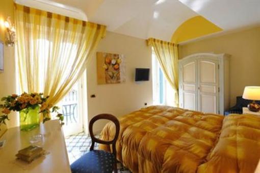 фото отеля La Scoglierarooms