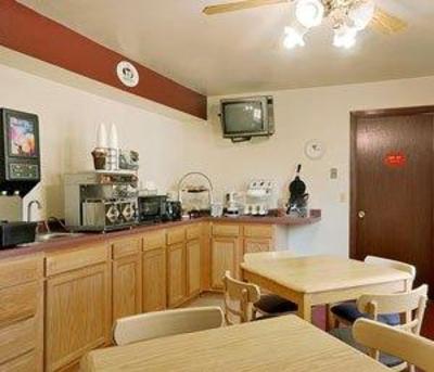 фото отеля Super 8 Motel Staples