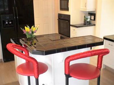 фото отеля Redwood Meadows Bed and Breakfast