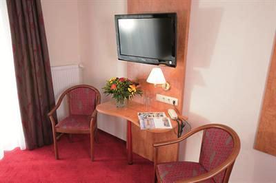 фото отеля Hotel Seeblick Obing
