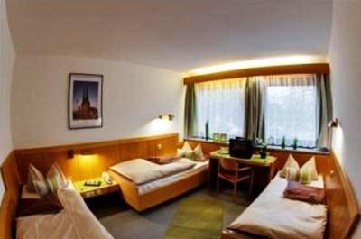 фото отеля Autobahnmotel Steigerwald Sud