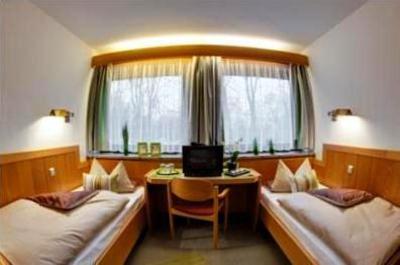 фото отеля Autobahnmotel Steigerwald Sud