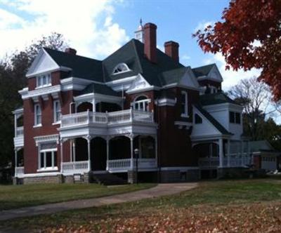 фото отеля Lyons' Victorian Mansion