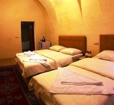 фото отеля Falcon Cave Suites