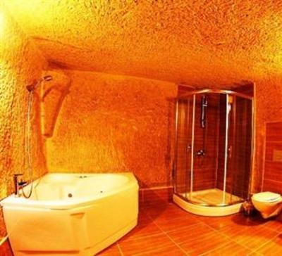 фото отеля Falcon Cave Suites