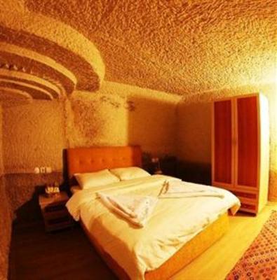 фото отеля Falcon Cave Suites