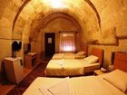 фото отеля Falcon Cave Suites