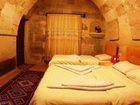 фото отеля Falcon Cave Suites