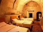 фото отеля Falcon Cave Suites