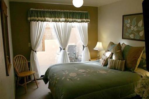 фото отеля North Shore Inn